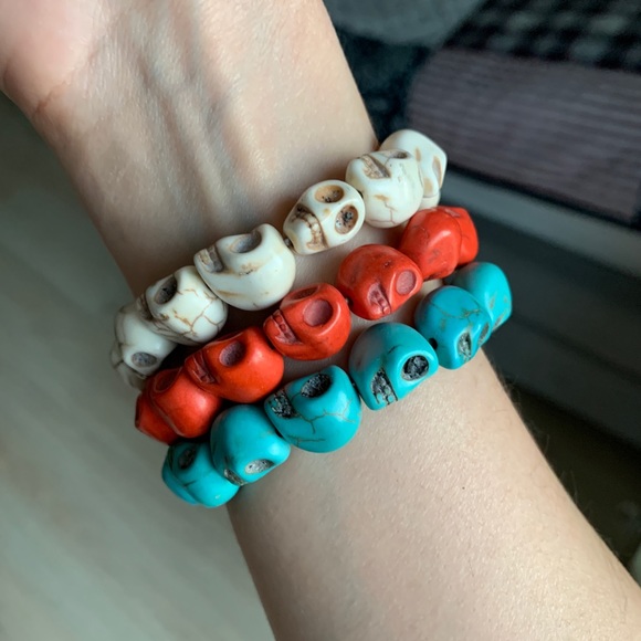 Set of 3 real stone skull 💀 bracelets stretchy - Picture 2 of 6